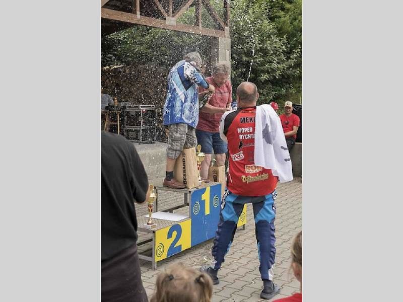 První červencová sobota byla v Rychtářově ve znamení mopedů. Moped rallye ho ovládla s čtyřiadvacátým ročníkem.