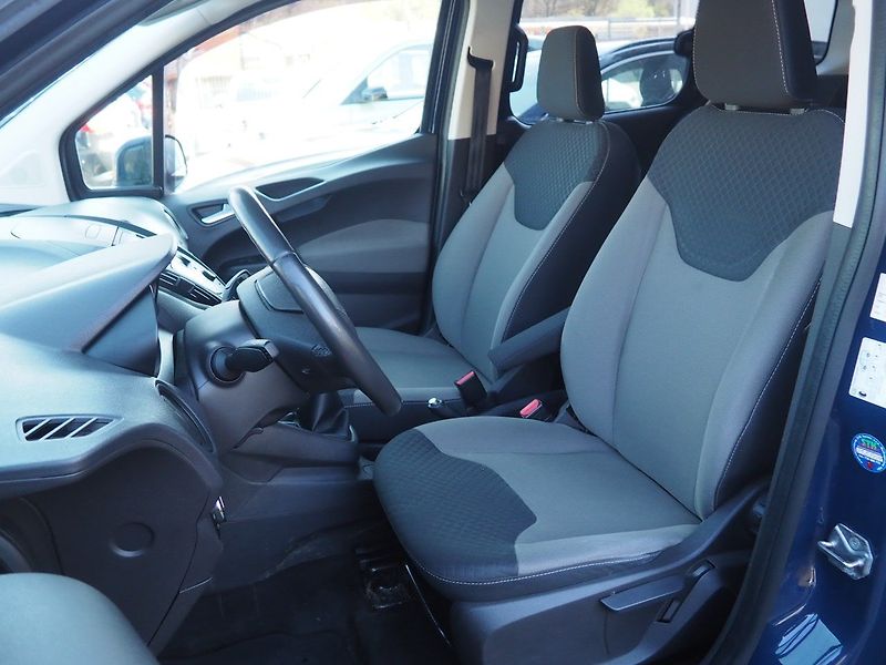 Ford Tourneo Courier (2015) 1.0i EcoBoost, 74 kW - fotka 10 z 34