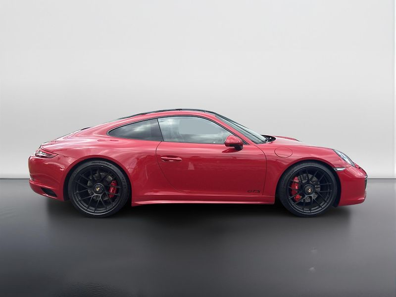 Porsche 911 Carrera 4 GTS Coupe - fotka 6 z 28