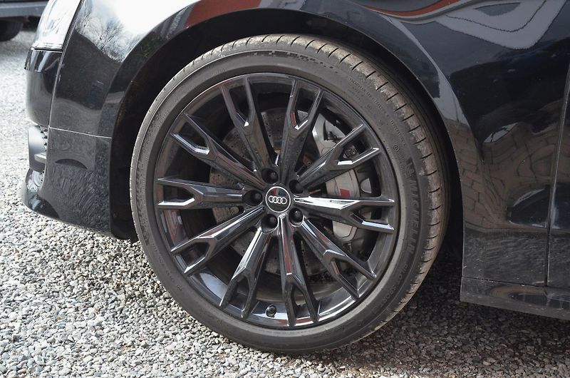 Audi S8 (2017) Plus 4.0 V8 605 PS Quattro - fotka 10 z 47