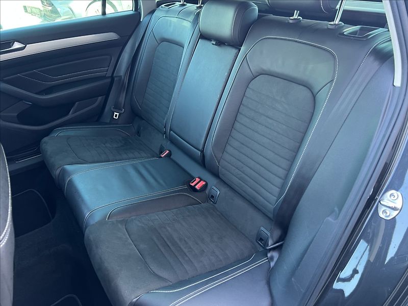 Volkswagen Passat 2,0 TDi DSG ELEGANCE MATRIX - fotka 12 z 32