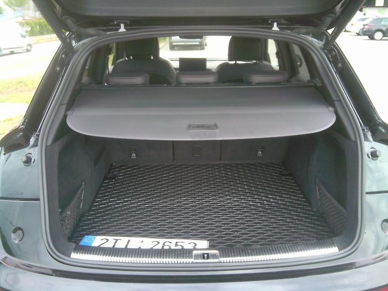 Audi Q5 (2023) 2.0 TDi  S LINE 40  150kW - fotka 7 z 16
