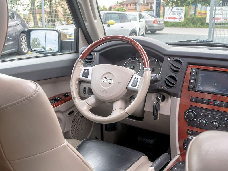 Jeep Commander (2007) ČR 3.0CRD 160KW – 7sedadel - fotka 15 z 62