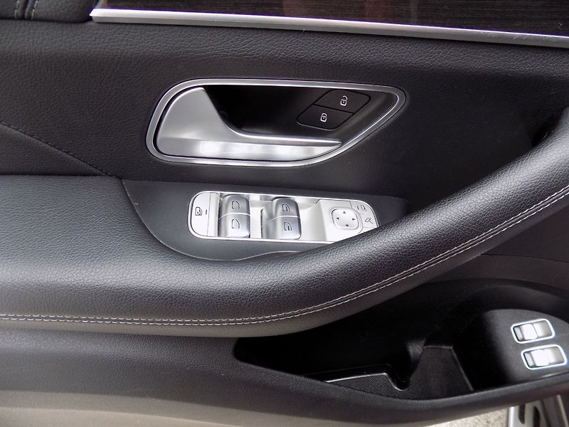 Mercedes-Benz GLE (2019) 300d/4-Matic/Full-Led/ - fotka 25 z 48