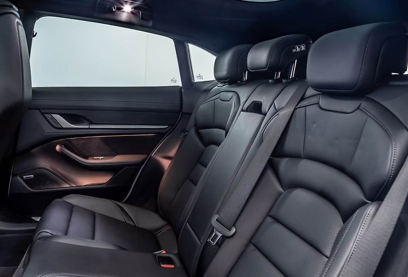 Porsche Taycan 4S Sport Turismo BOSE ACC Pano - fotka 14 z 23