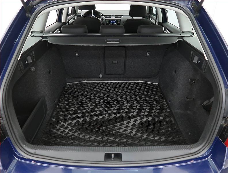 Škoda Octavia (2017) 1.6 TDI, Tempomat - fotka 13 z 17