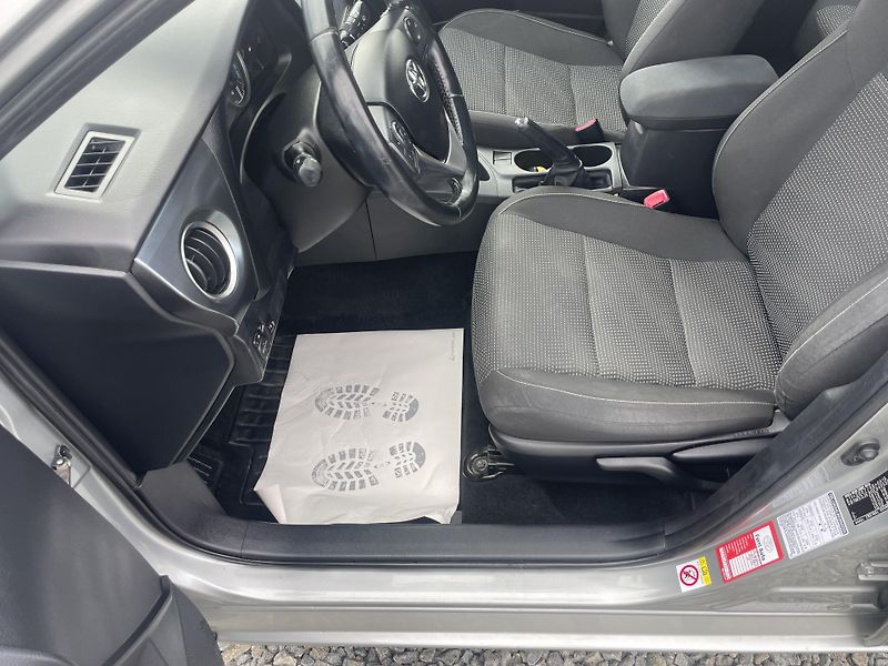 Toyota Auris 1.8i 16v HYBRID AUT SERVIS TOP - fotka 93 z 172