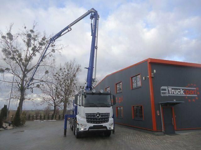 Mercedes-Benz Arocs 3243 8x4 pumi - fotka 9 z 14