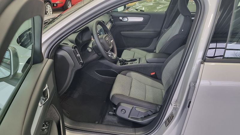 Volvo XC40 (2026) B3 2.0L 163 HP AT7 FWD CORE - fotka 15 z 17
