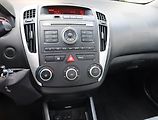 Kia Ceed (2011) 1.4 CVVT, po STK, slušný stav - náhled 12