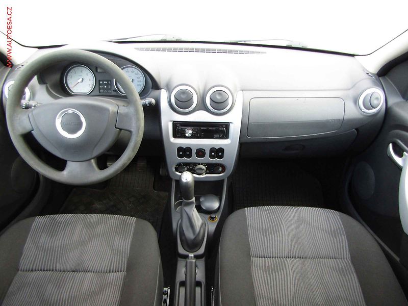 Dacia Logan (2010) 1.6i, ČR, Arctica - fotka 8 z 17