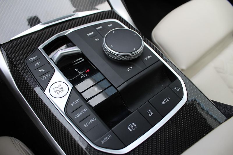 BMW Řada 4 M440i xDrive Convertible - fotka 17 z 23