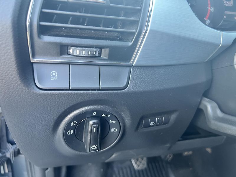 Škoda Fabia 1.0TSi 70kw TEMPOMAT TAŽNÉ ALU - fotka 13 z 44