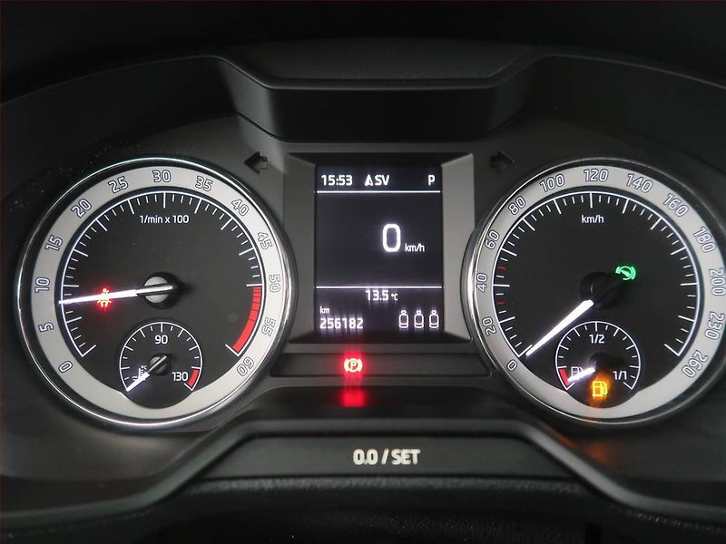 Škoda Octavia (2018) 1.6 TDI, Automat, Navi - fotka 11 z 20