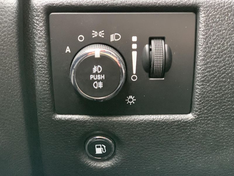 Jeep Grand Cherokee 3.0CRD LIMITED NAVI KAMERA  - fotka 15 z 52