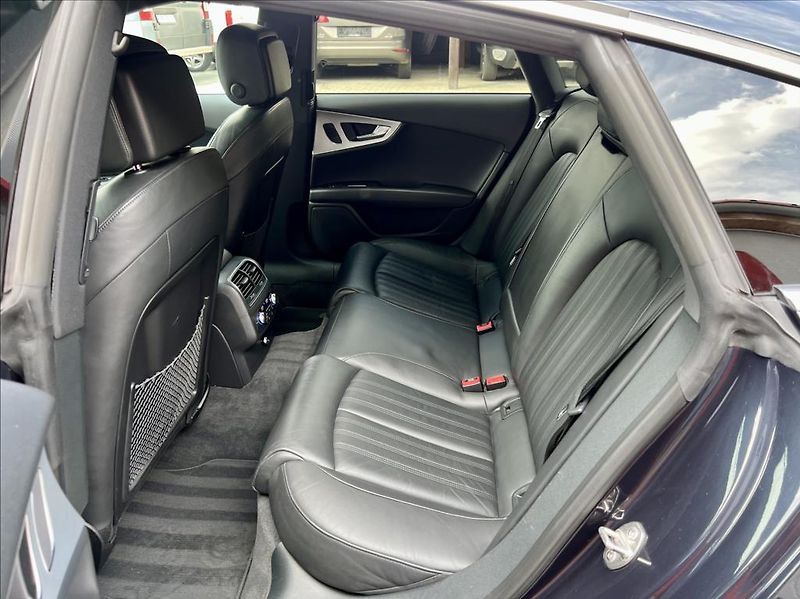 Audi A7 3,0 TDi S-line QUATTRO / LED - fotka 13 z 54