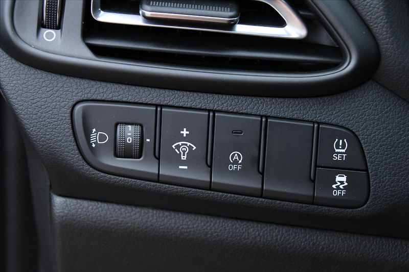 Hyundai i30 1.5 T-GDI 117kW N-LINE ČR - fotka 26 z 28
