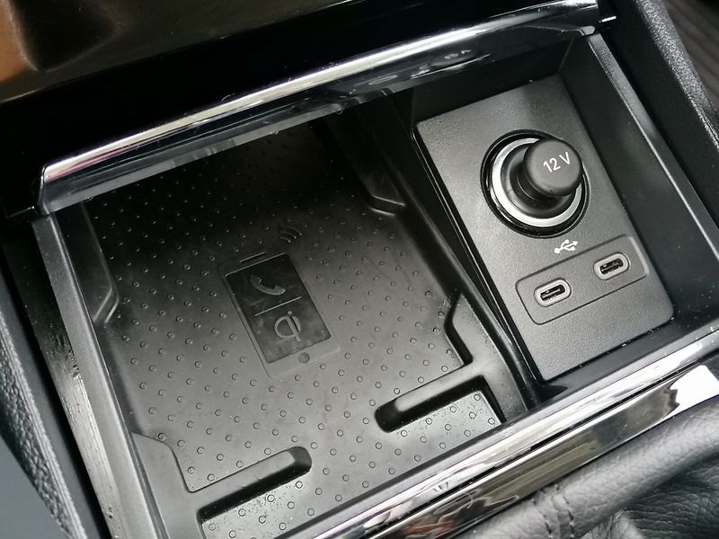 Škoda Karoq (2020) 1.6 TDi Style,Velká Výbava - fotka 31 z 41