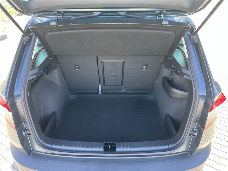 Škoda Karoq 1,0 TSi 85kw Style Tažné GPS - fotka 9 z 34