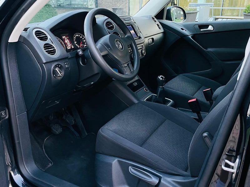 Volkswagen Tiguan 1.4TSI MANUÁL SERVISKA SENZORY - fotka 25 z 45