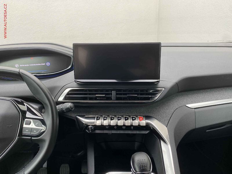 Peugeot 3008 (2023) 1.2 PT, Allure, LED, navi - fotka 12 z 17