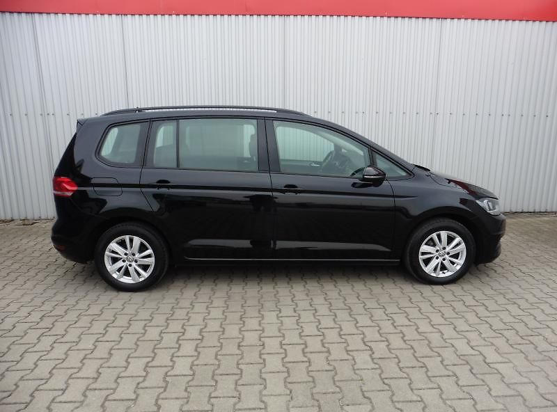 Volkswagen Touran 2,0 TDi Highline Navi - fotka 5 z 19