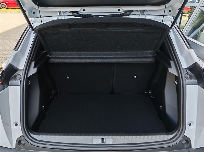 Peugeot 2008 (2026) 1,2 2008 ALLURE Turbo 100 MAN6 - fotka 9 z 16