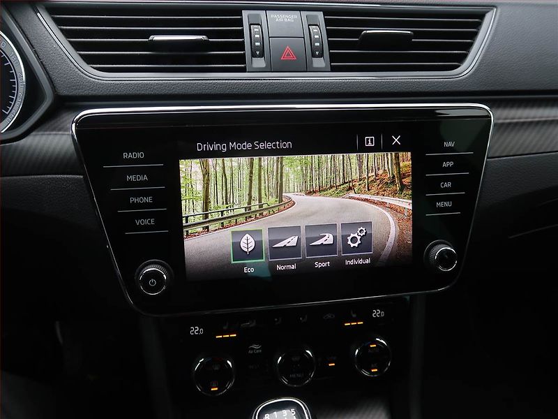 Škoda Superb (2020) Sportline 1.5 TSI - fotka 26 z 28