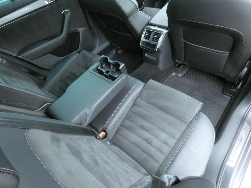 Škoda Superb (2023) Scout 2.0 TDI 147KW DSG 4x4 - fotka 26 z 30