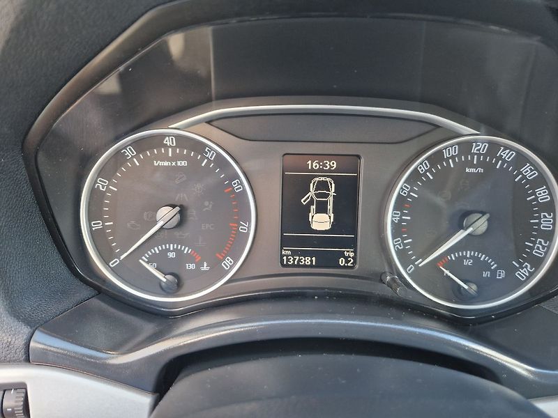 Škoda Octavia Ambition 1.4 TSI, 90kW - fotka 12 z 36