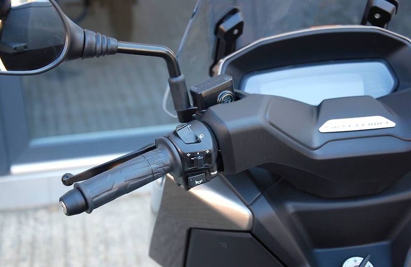 Kymco (2025) SKY TOWN 125i ABS - fotka 17 z 25
