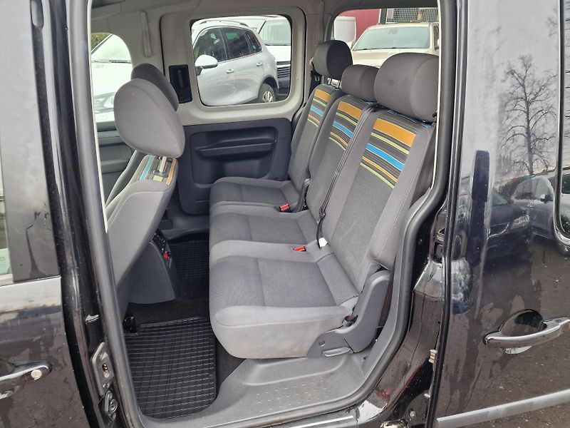 Volkswagen Caddy 1,6TDI 7 SEDADEL SENZORY - fotka 8 z 20