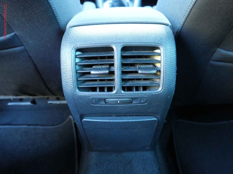 Volkswagen Golf (2010) 1.2 TSi, 2.maj,ČR, Trendline - fotka 13 z 14