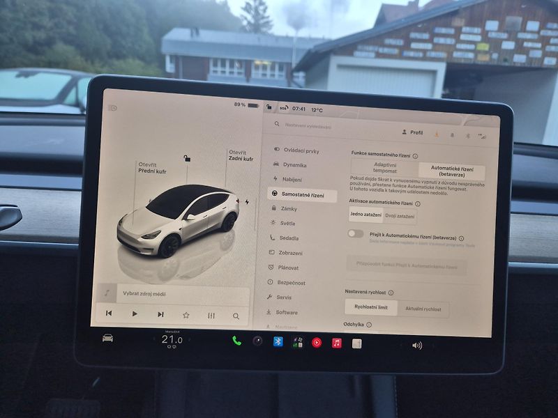 Tesla Model Y RWD 220kw TZ SOH 93,1 % - fotka 22 z 50