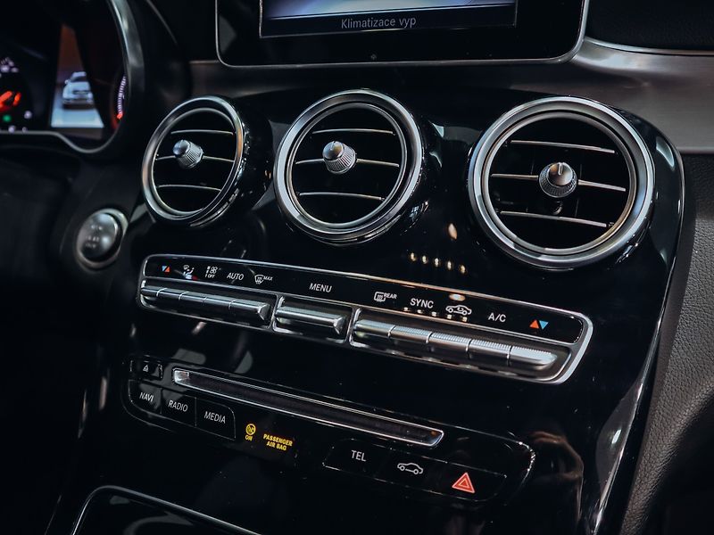 Mercedes-Benz Třídy C C 400 kombi 4MATIC AMG 245 kW - fotka 16 z 19
