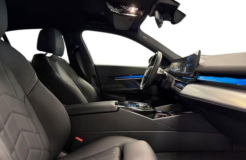 BMW i5 xDrive40 M Sport Kamera Tažné - fotka 6 z 18