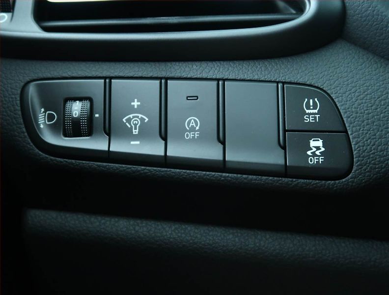 Hyundai i30 (2023) Smart 1.0 T-GDI - fotka 18 z 22