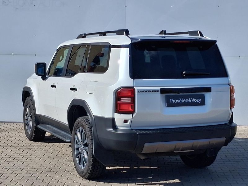 Toyota Land Cruiser 2.8 D-4D 6AT Executive MHEV AW - fotka 7 z 29