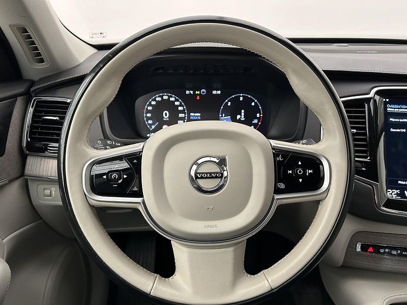 Volvo XC90 2.0 B5 4x4 Inscription - fotka 19 z 36