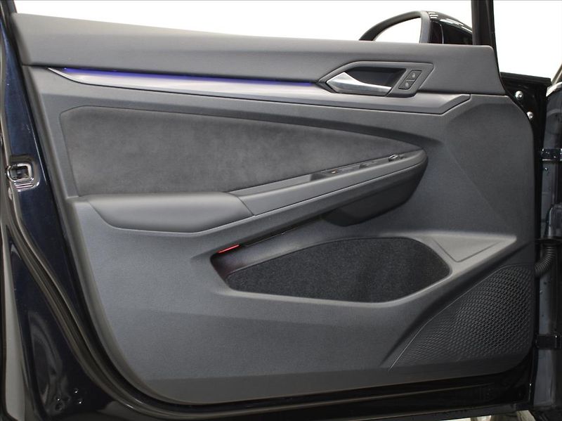 Volkswagen Golf 1,5 TSi 110kW Style 45tkm. ČR - fotka 15 z 24