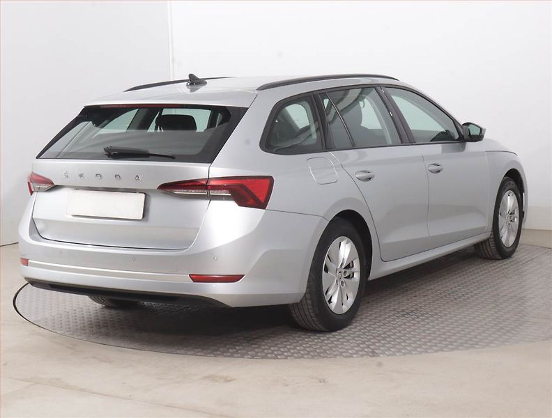 Škoda Octavia (2023) Ambition 2.0 TDI, ČR,1.maj - fotka 5 z 15