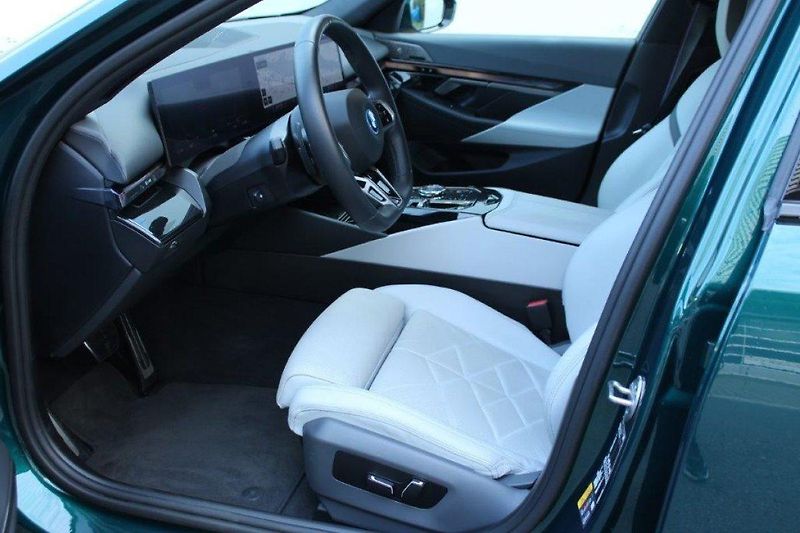 BMW i5 xDrive40 Sedan - fotka 13 z 27
