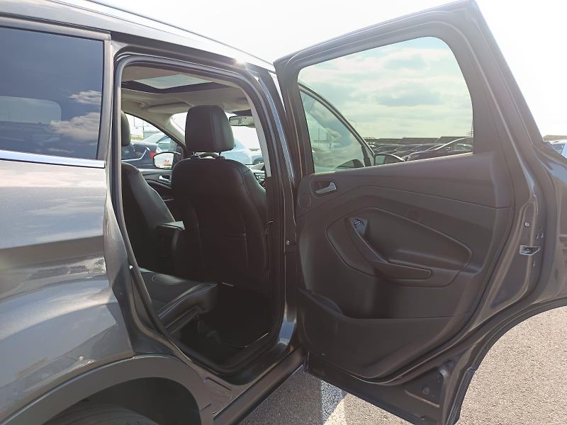 Ford Kuga (2015) - fotka 21 z 37