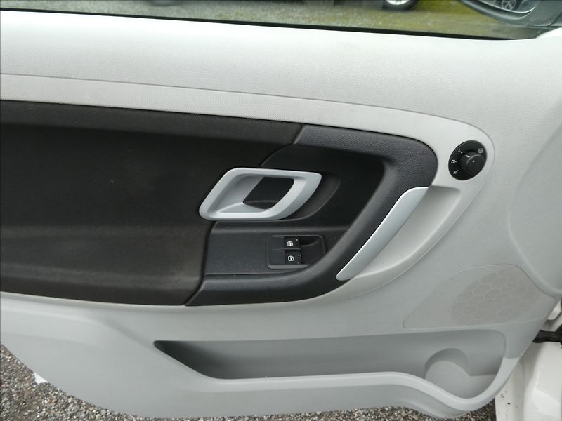 Škoda Fabia 1,2 HTP 51kW Ambiente,DPH,klim - fotka 31 z 51