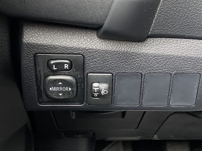 Toyota Auris 1.6i, ČR, Active, 2x kola - fotka 14 z 15