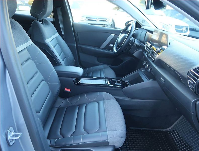 Citroën C4 (2022) 1.5 BlueHDi, Automat - fotka 9 z 17