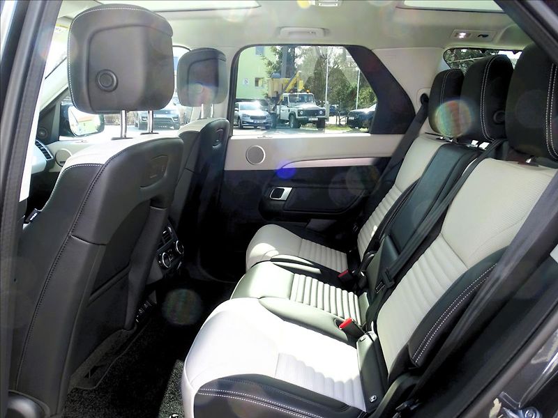 Land Rover Discovery 3,0 D350 GEMINI AWD - fotka 29 z 32