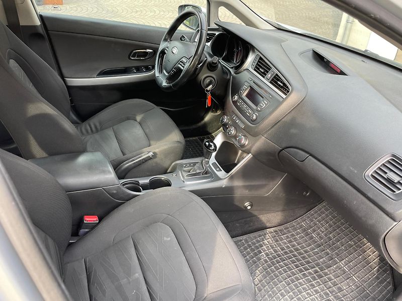 Kia Ceed 1,6 CRDi 100kW AUTOMAT - fotka 15 z 24