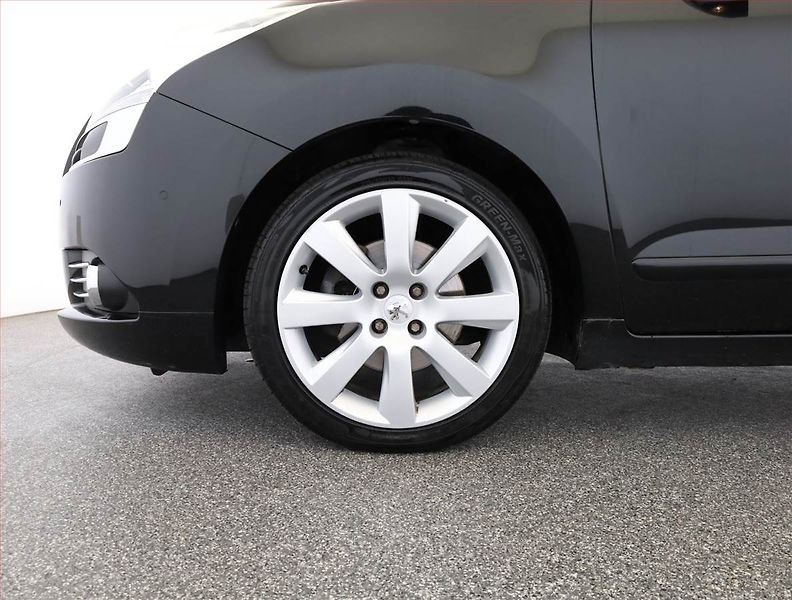 Peugeot 5008 (2011) 2.0 HDI, Navi, Xenony - fotka 16 z 16
