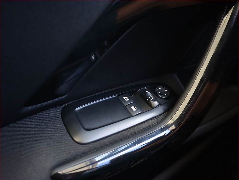 Peugeot 208 (2015) 1.2 PureTech, Serv.kniha - fotka 13 z 16